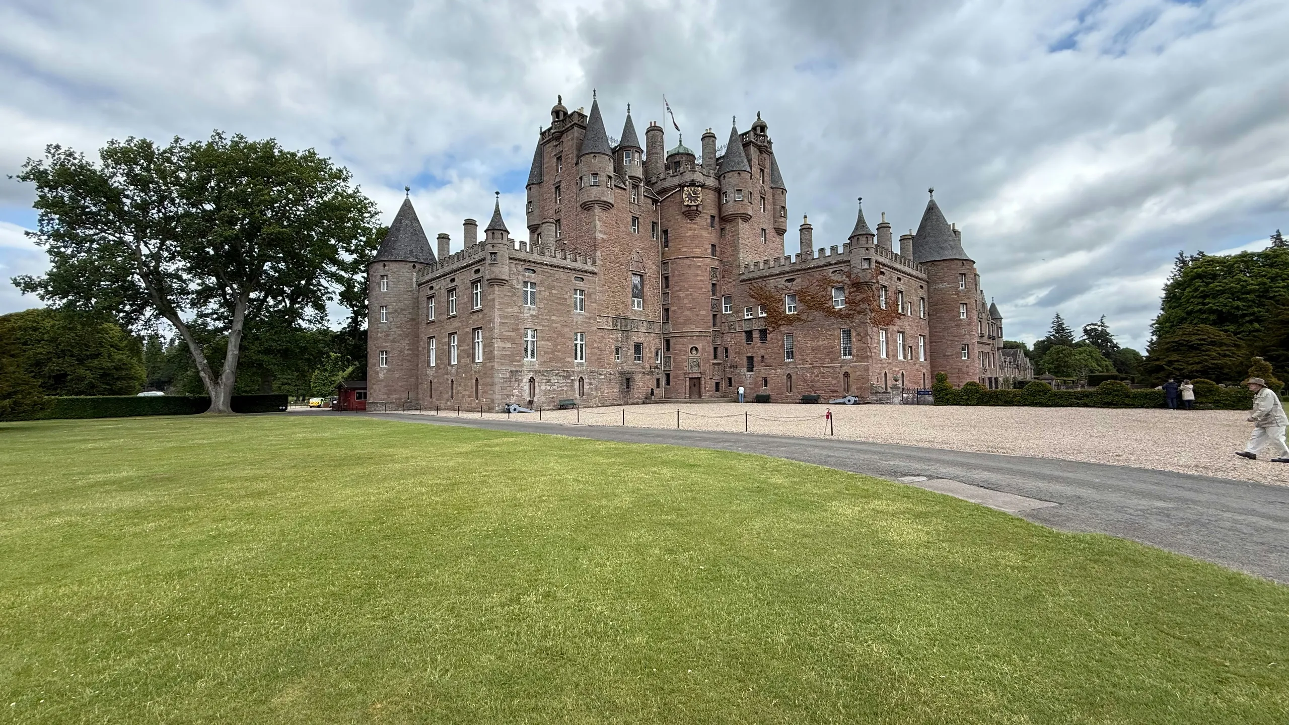 Glamis Castle Glow Run