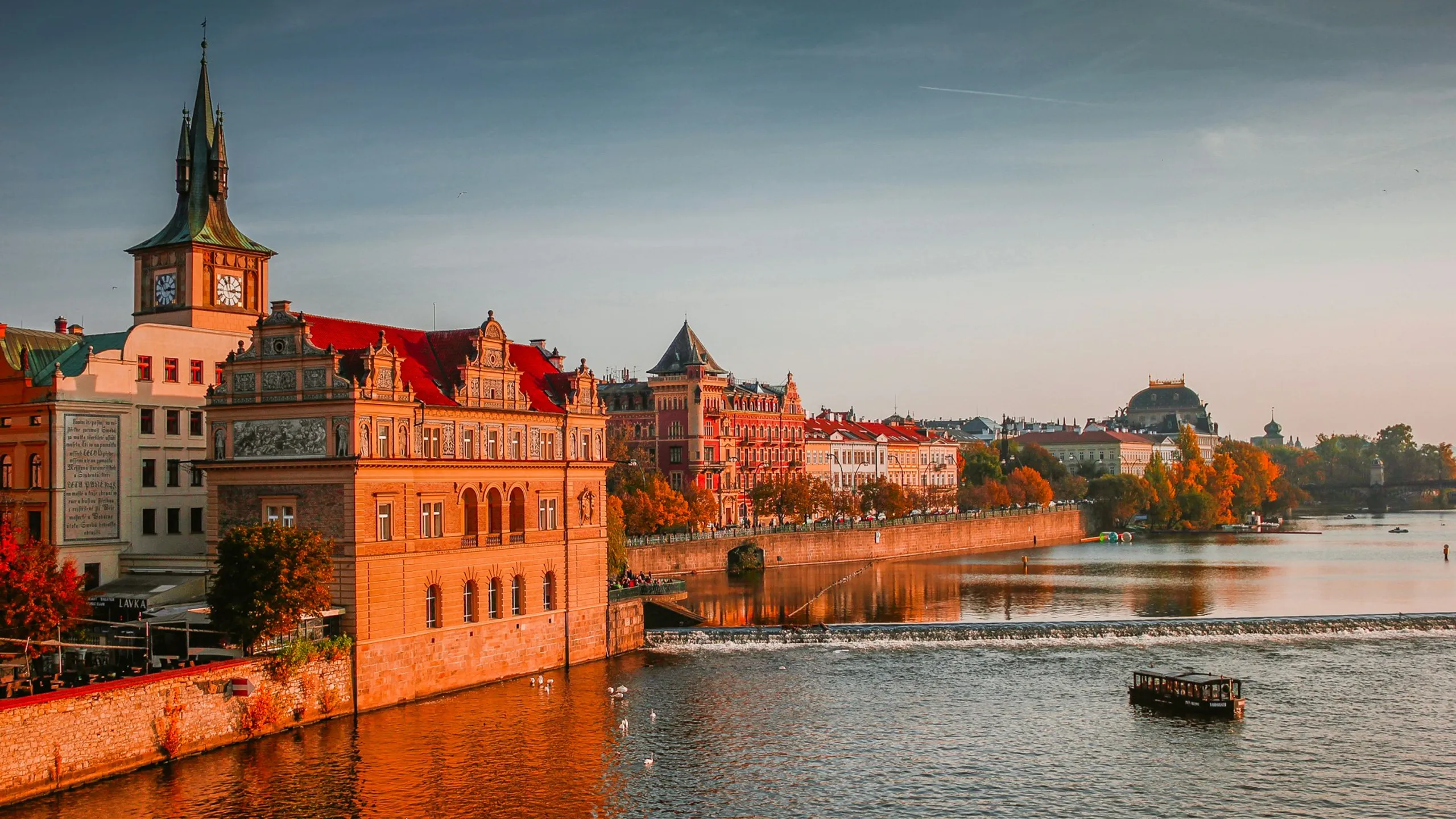 UniCredit Prague Relay