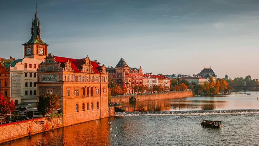 UniCredit Prague Relay
