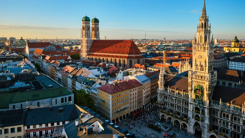 MARATHON MÜNCHEN by Brooks